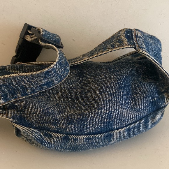 Pacific Connections denim hip bag with adjustible strap front zip close pocket - Picture 9 of 16